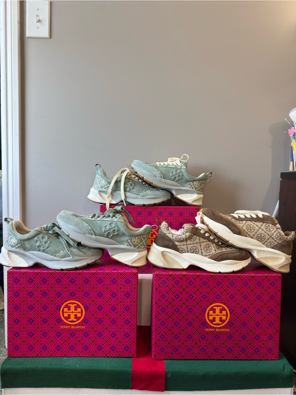 Authentic !👟😍Tory Burch Logo Knit Sneaker - Mint Green and Taupe